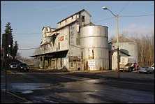 Description: Macintosh HD:Users:Mara:Desktop:220px-Fredericktown_ohio_grain_elevator.JPG